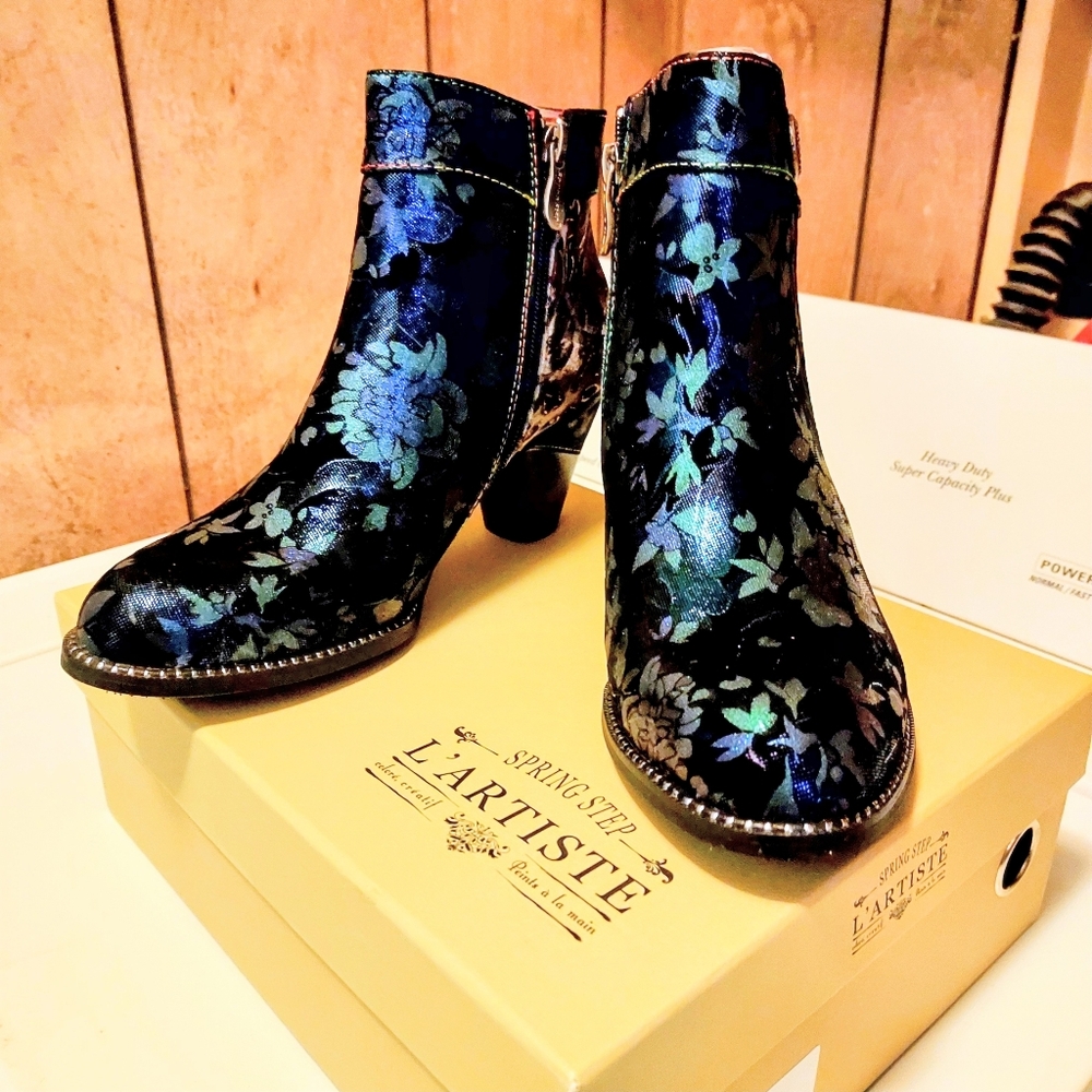 L'ATISTE Women's Floral Ankle Boots - Black and Blue - Picture 7 of 9